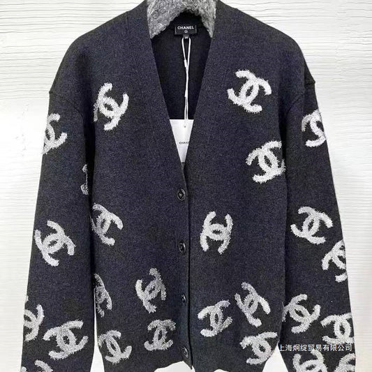 2025 Autumn And Winter Knitted Cardigan Jacket Small Fragrant Style Top Women's V-neck Unisex New Knitted Cardigan